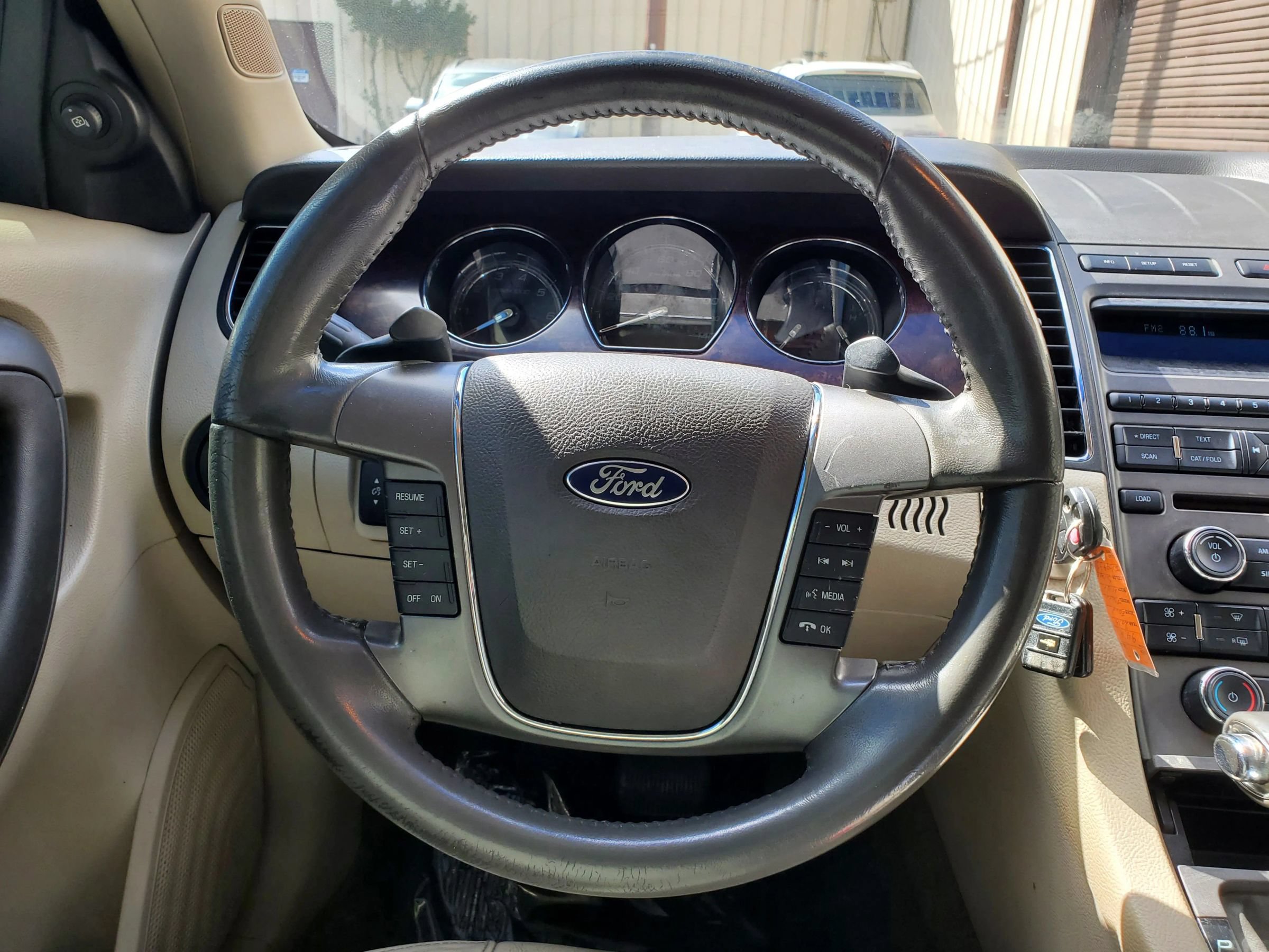 Used 2010 Ford Taurus SEL FWD image 35