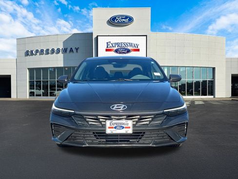 Used 2024 Hyundai Elantra SEL image 3