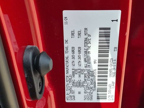Certified 2025 Toyota Sequoia Platinum AWD/4WD image 31