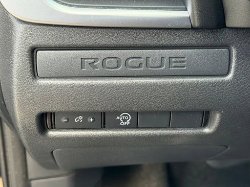 Used 2023 Nissan Rogue S AWD/4WD image 16