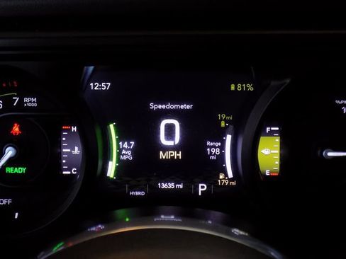Certified 2025 Jeep Wrangler Unlimited Sahara w/ Safety Group AWD/4WD image 29