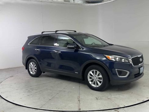 Used 2018 Kia Sorento AWD image 8