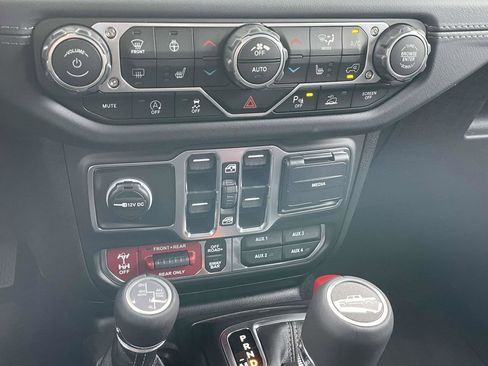 New 2025 Jeep Gladiator Rubicon image 19