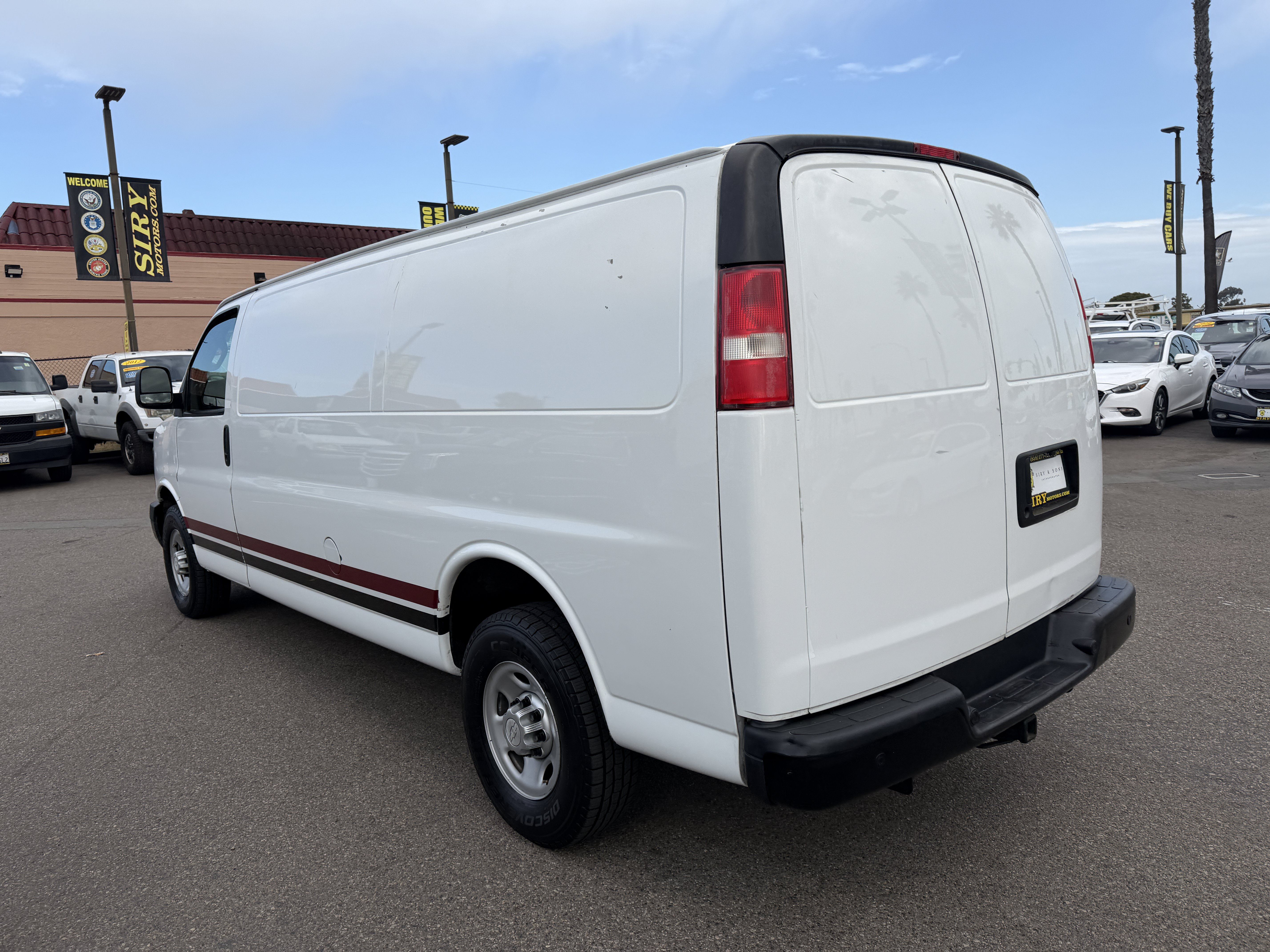 Used 2017 Chevrolet Express 3500 Extended RWD image 5