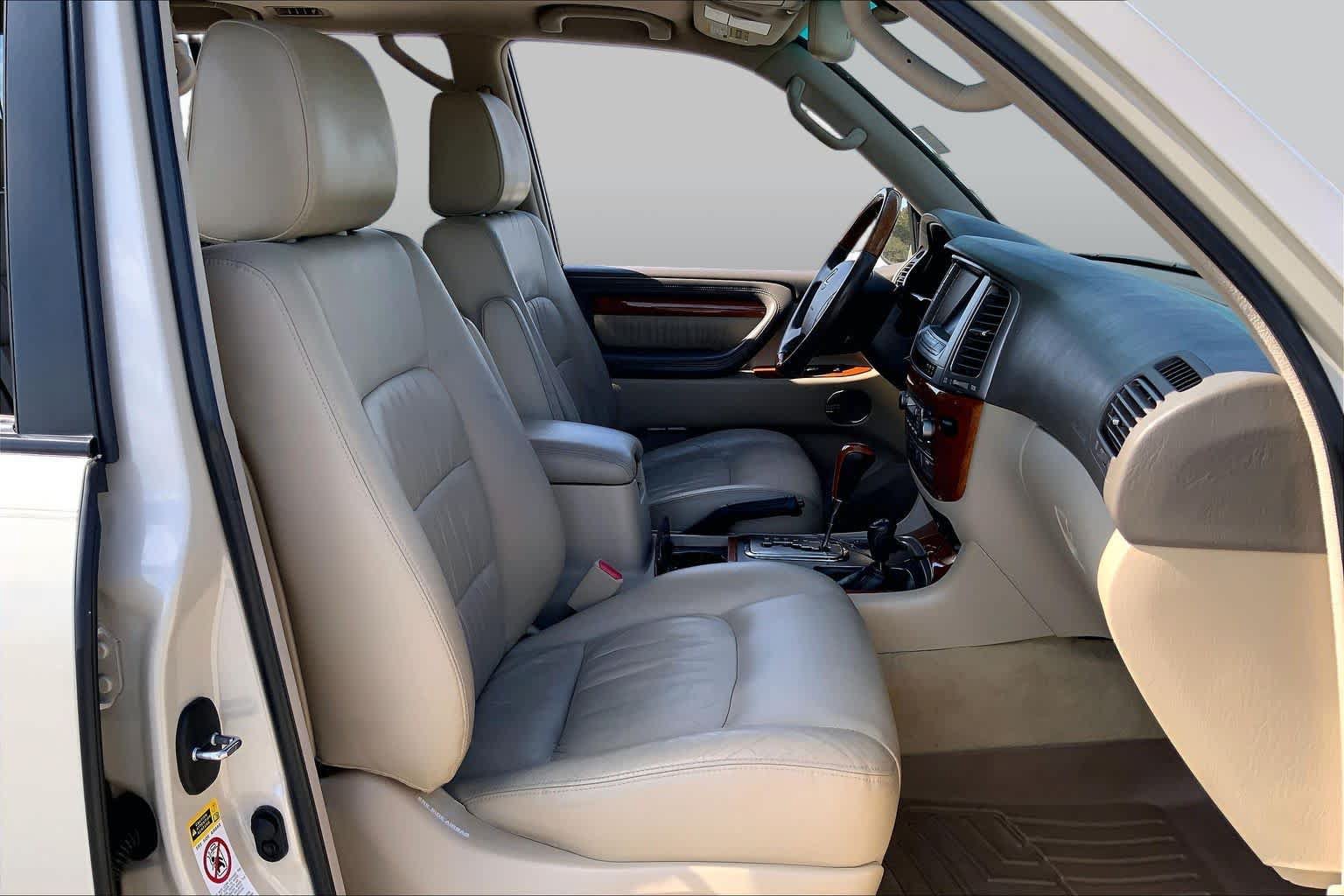 Used 2005 Lexus LX 470 4WD w/ Preferred Accessory Pkg image 8