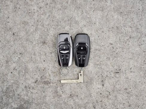 Used 2023 Aston Martin V12 Vantage image 71