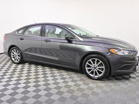 Used 2017 Ford Fusion SE image 8