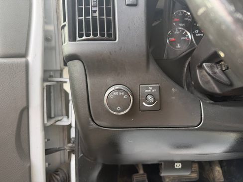 Used 2020 Chevrolet Express 2500 w/ Communications Package RWD image 11