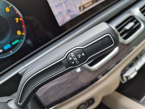 Used 2023 Mercedes-Benz GLS 450 4MATIC image 12