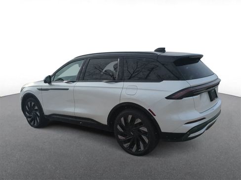 Used 2025 Lincoln Nautilus Reserve w/ Jet Appearance Package image 6