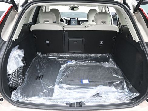 New 2026 Volvo XC60 B5 Ultra w/ Protection Package Premier AWD/4WD image 18