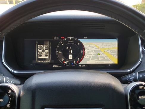 Used 2018 Land Rover Range Rover Sport SE AWD/4WD image 32