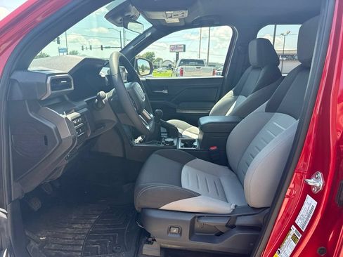 Used 2025 Toyota Tacoma TRD Off-Road AWD/4WD image 18