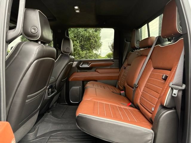 Used 2024 GMC Sierra 3500 Denali Ultimate AWD/4WD image 11