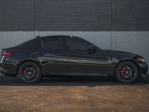 Used 2020 Alfa Romeo Giulia Ti Sport w/ Quick Order Package 22S Sport AWD/4WD image 4