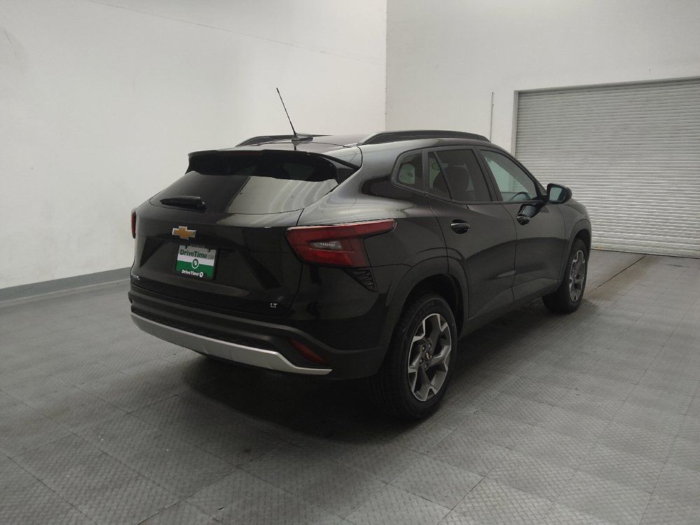 Used 2025 Chevrolet Trax LT w/ LT Convenience Package FWD image 9