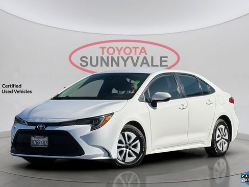 Certified 2022 Toyota Corolla LE image 1