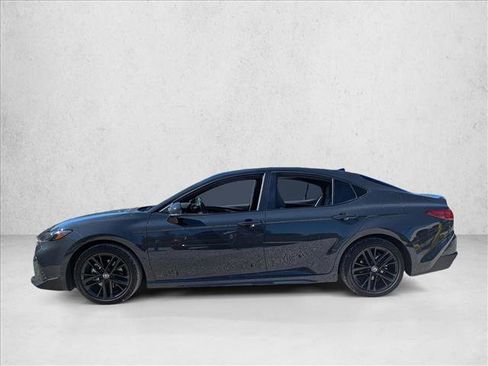 Used 2025 Toyota Camry SE image 8