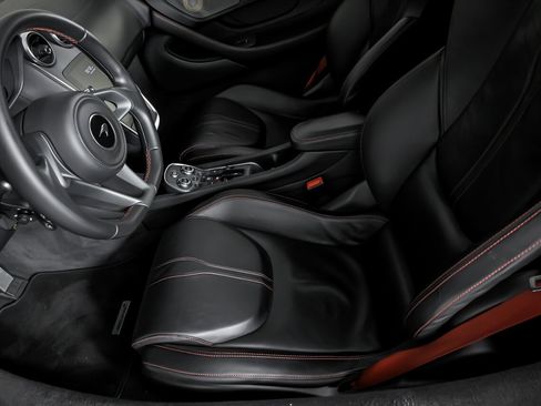 Used 2020 McLaren 570S Spider image 23