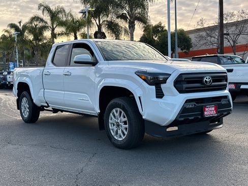 New 2025 Toyota Tacoma SR5 image 4
