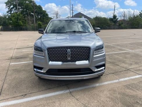 Used 2021 Lincoln Navigator L Reserve w/ Luxury Package RWD image 2