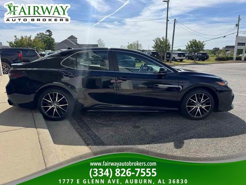 Used 2024 Toyota Camry SE image 5