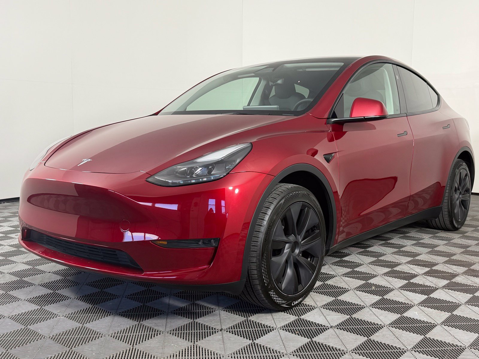 Used 2024 Tesla Model Y Long Range RWD image 4