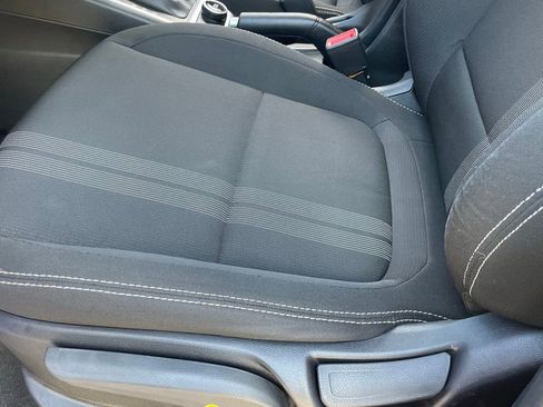 Used 2025 Hyundai Venue SEL FWD image 22