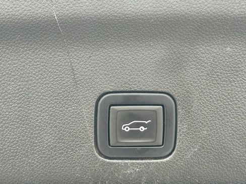 Used 2021 Chevrolet Suburban High Country image 24