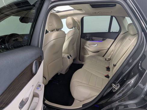 Used 2021 Mercedes-Benz GLC 300 4MATIC image 24