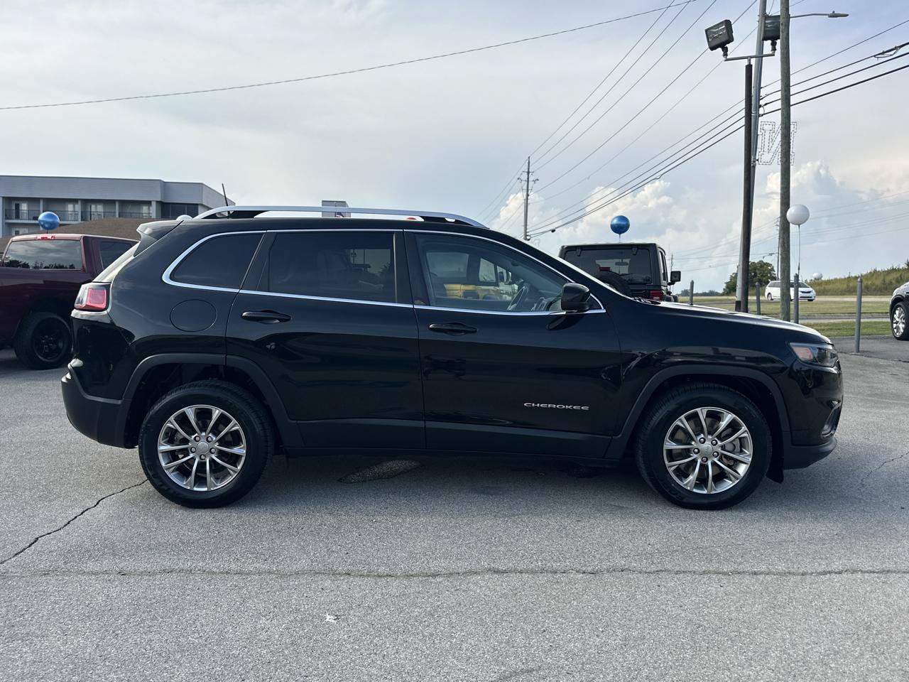Used 2019 Jeep Cherokee Latitude Plus w/ Comfort/Convenience Group FWD image 5