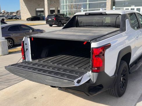 Used 2024 Chevrolet Silverado EV W/T image 18