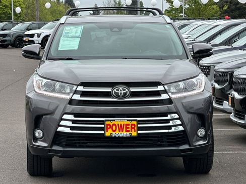 Used 2017 Toyota Highlander Limited AWD/4WD image 9