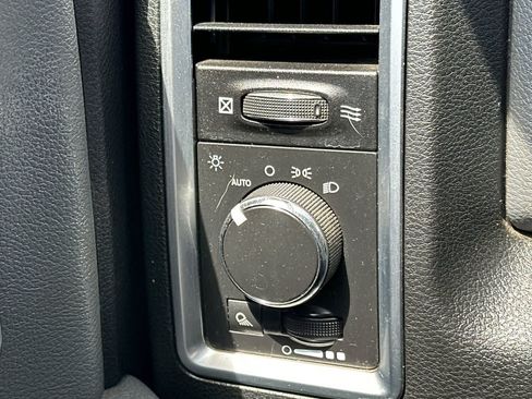 Used 2015 RAM 2500 SLT AWD/4WD image 29