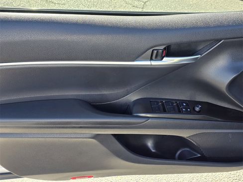 Used 2022 Toyota Camry SE image 15