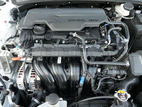 Used 2024 Hyundai Elantra SEL image 30