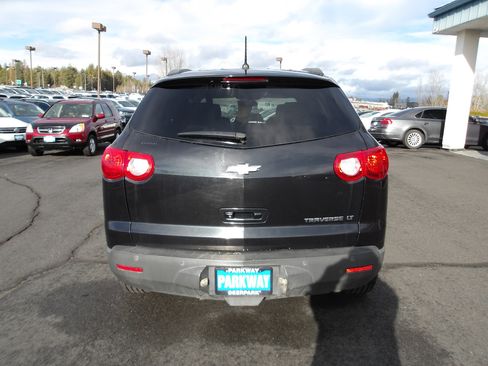 Used 2011 Chevrolet Traverse LT w/ Personal Connectivity Package image 4