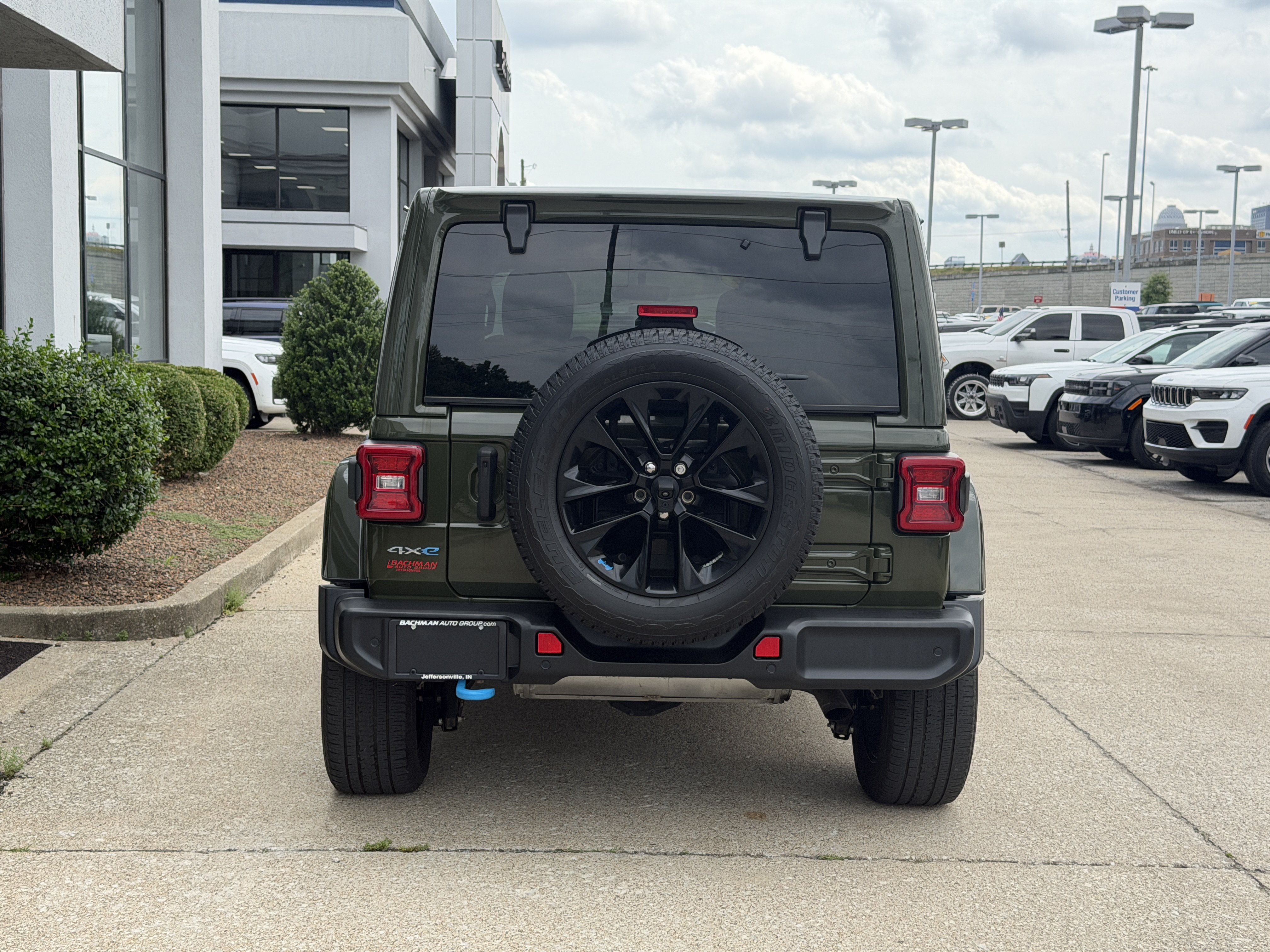 Used 2022 Jeep Wrangler Unlimited Sahara w/ Cold Weather Group AWD/4WD image 6