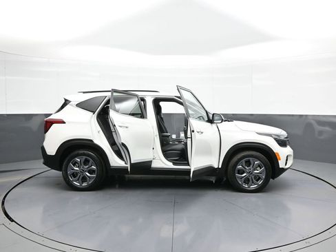 Certified 2024 Kia Seltos S image 41