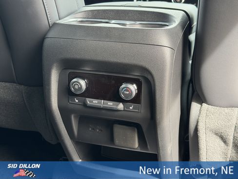 New 2026 GMC Acadia AT4 w/ Luxury Package AWD/4WD image 18