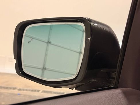 Used 2025 Honda Pilot Elite image 12