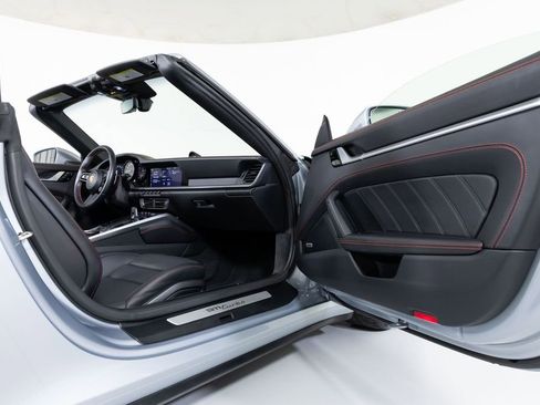 Used 2021 Porsche 911 Turbo image 37