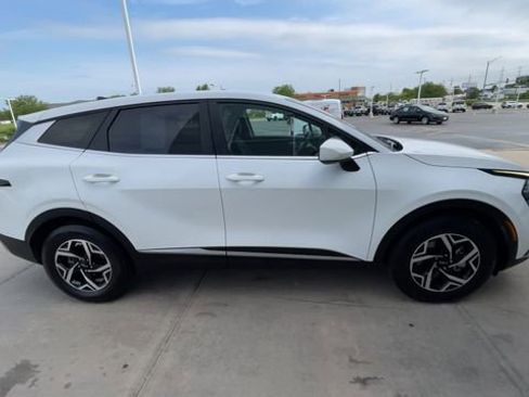 Used 2025 Kia Sportage LX FWD image 3