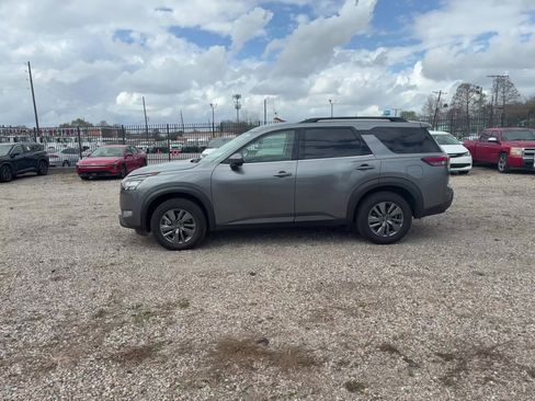 Used 2025 Nissan Pathfinder SV image 10