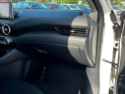 Used 2025 Nissan Sentra SV FWD image 16