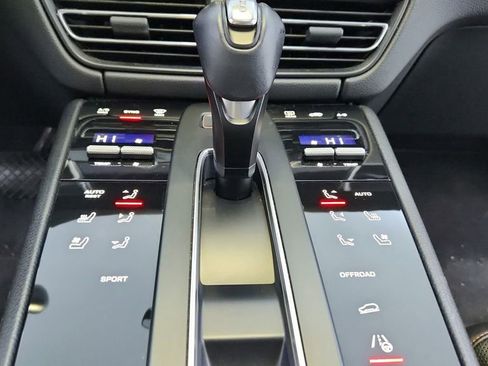 Used 2022 Porsche Macan image 36