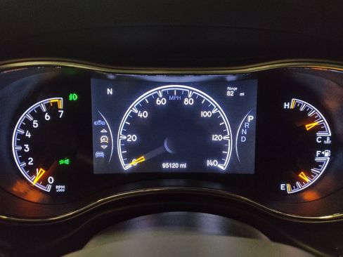 Used 2018 Jeep Grand Cherokee Altitude image 23