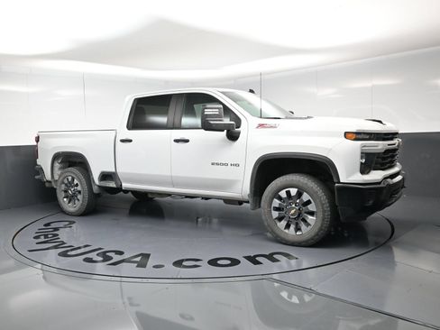 Used 2024 Chevrolet Silverado 2500 Custom w/ Custom Value Package AWD/4WD image 2