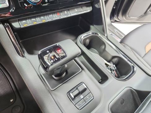 Used 2025 GMC Sierra 1500 AT4 w/ Technology Package AWD/4WD image 30