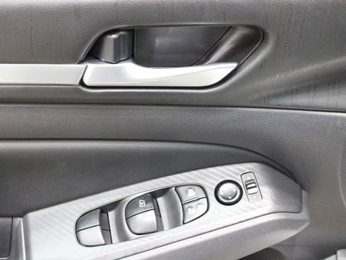 Used 2022 Nissan Altima 2.5 SV image 17